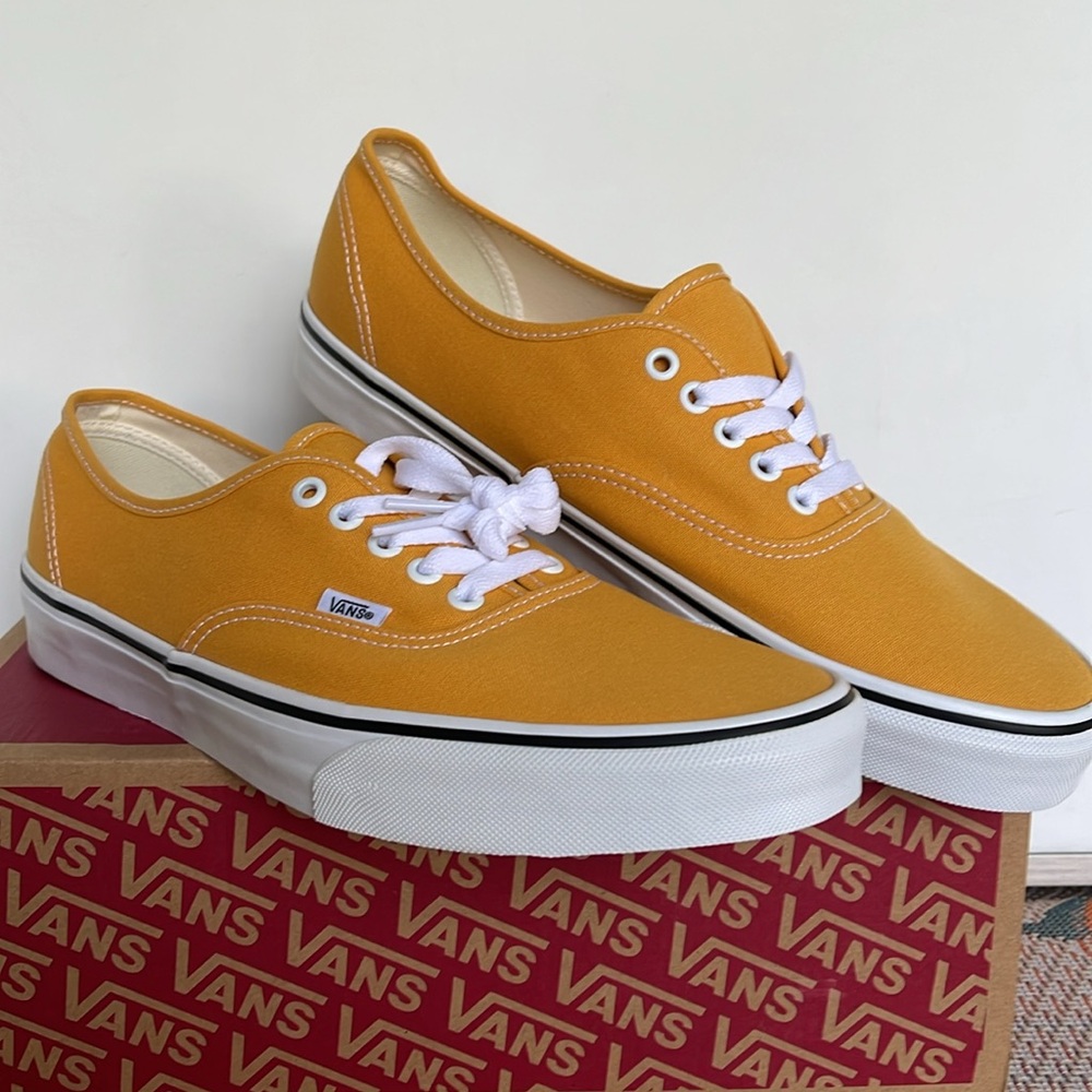 Vans Men’s Authentic Color Theory Golden Glow
VN000BW5LSV
Sneakers - Picture 4 of 16